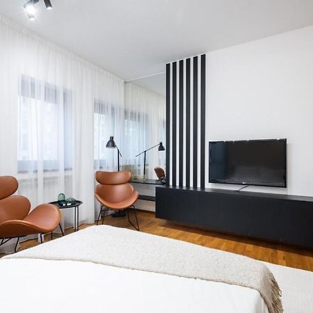 Wonderful Victorie Apartment Bucharest Exterior photo