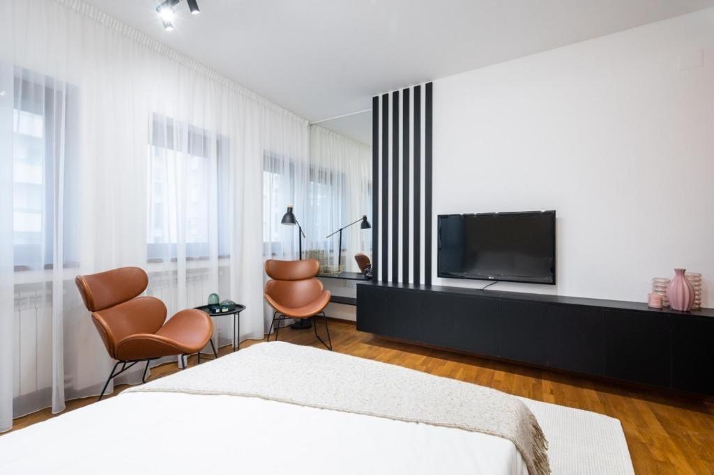 Wonderful Victorie Apartment Bucharest Exterior photo