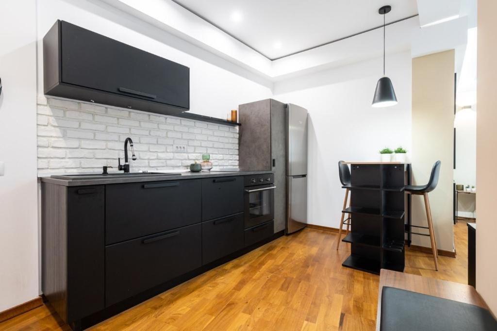 Wonderful Victorie Apartment Bucharest Exterior photo