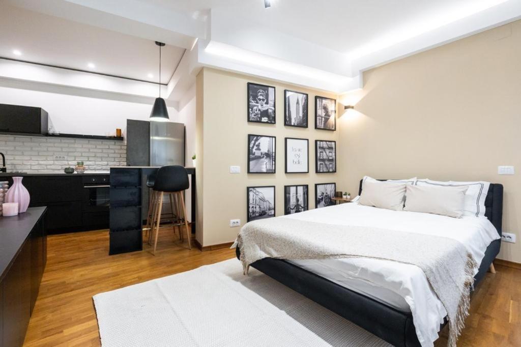 Wonderful Victorie Apartment Bucharest Exterior photo